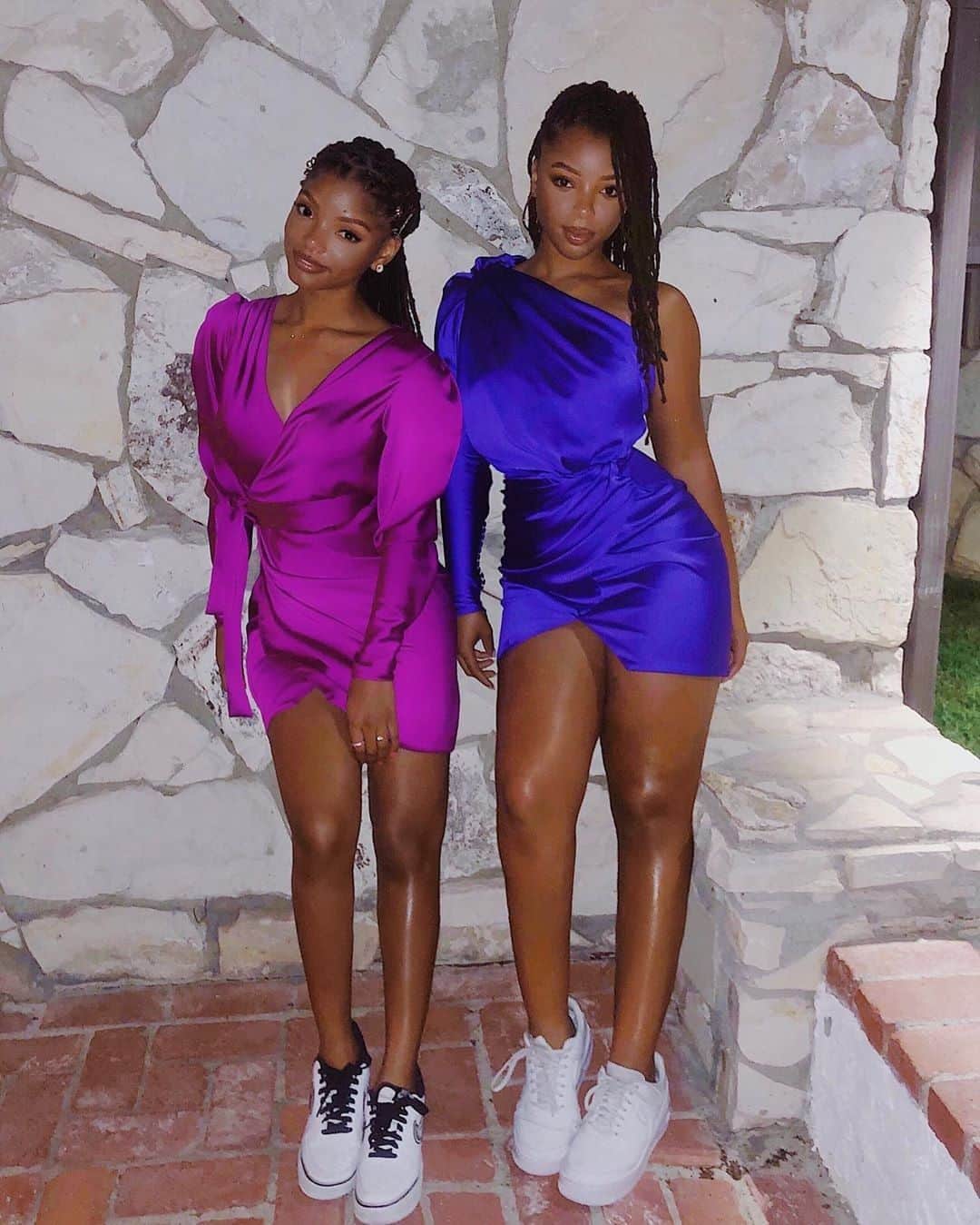 Teen Vogueさんのインスタグラム写真 - (Teen VogueInstagram)「Coordinating jewel-toned satin? Yes, please. From @chloexhalle to @colesprouse, see @tvstyle's fave celeb looks of the week at the link in bio. #regram: @chloexhalle」8月11日 9時00分 - teenvogue