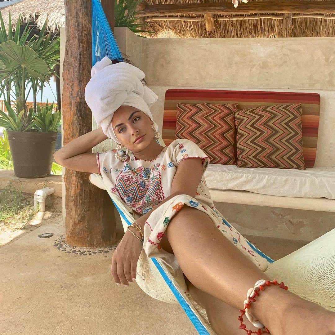 Ana Brenda Contrerasのインスタグラム：「Happy #NationalLazyDay 💤  Una buena hamaca y feliz de la vida!💋」