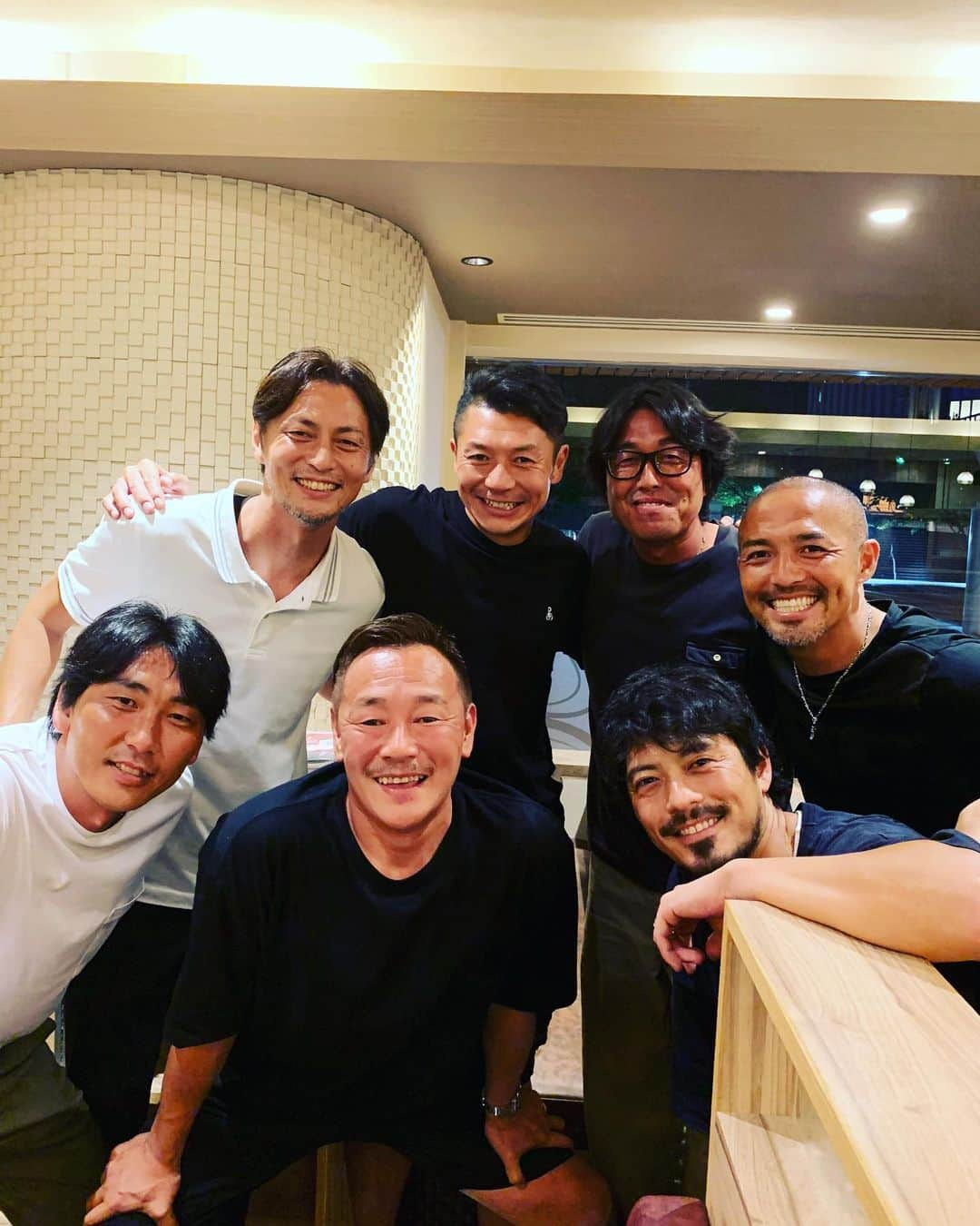 鈴木啓太さんのインスタグラム写真 - (鈴木啓太Instagram)「河合竜二4️⃣引退試合⚽️ 主役がしっかり2ゴール😊 素晴らしい雰囲気の中で、サッカーができる喜びを感じました。 ありがとうございました。  私は、全く動けず、中学生相手に違いを見せれず残念なプレー。笑 内転筋も痛め、日頃のトレーニング不足を露呈した結果になりました😅  打ち上げにて、浦和レッズメンバーで記念に📸 内舘秀樹 桜井直人 永井雄一郎 田畑昭宏 河合竜二 小野伸二  #sports #soccer #football #urawareds #consadole #instafootball #sapporo」8月11日 9時29分 - keita.suzuki.official