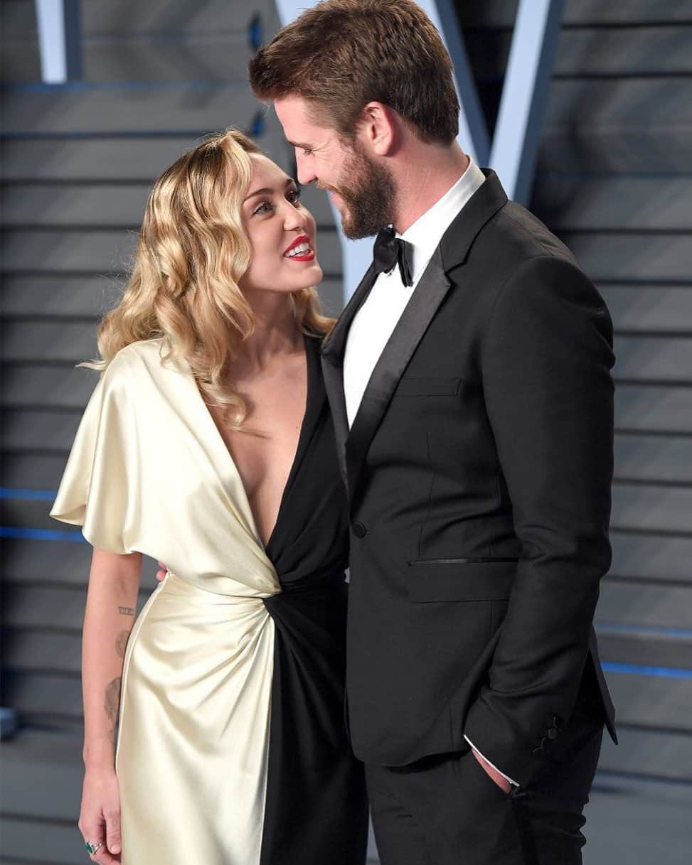 People Magazineさんのインスタグラム写真 - (People MagazineInstagram)「💔 Miley Cyrus and Liam Hemsworth have called it quits after less than one year of marriage. 💔Tap our bio link for everything we know about the shocking split. | 📷: Newscom/Zuma」8月11日 9時30分 - people