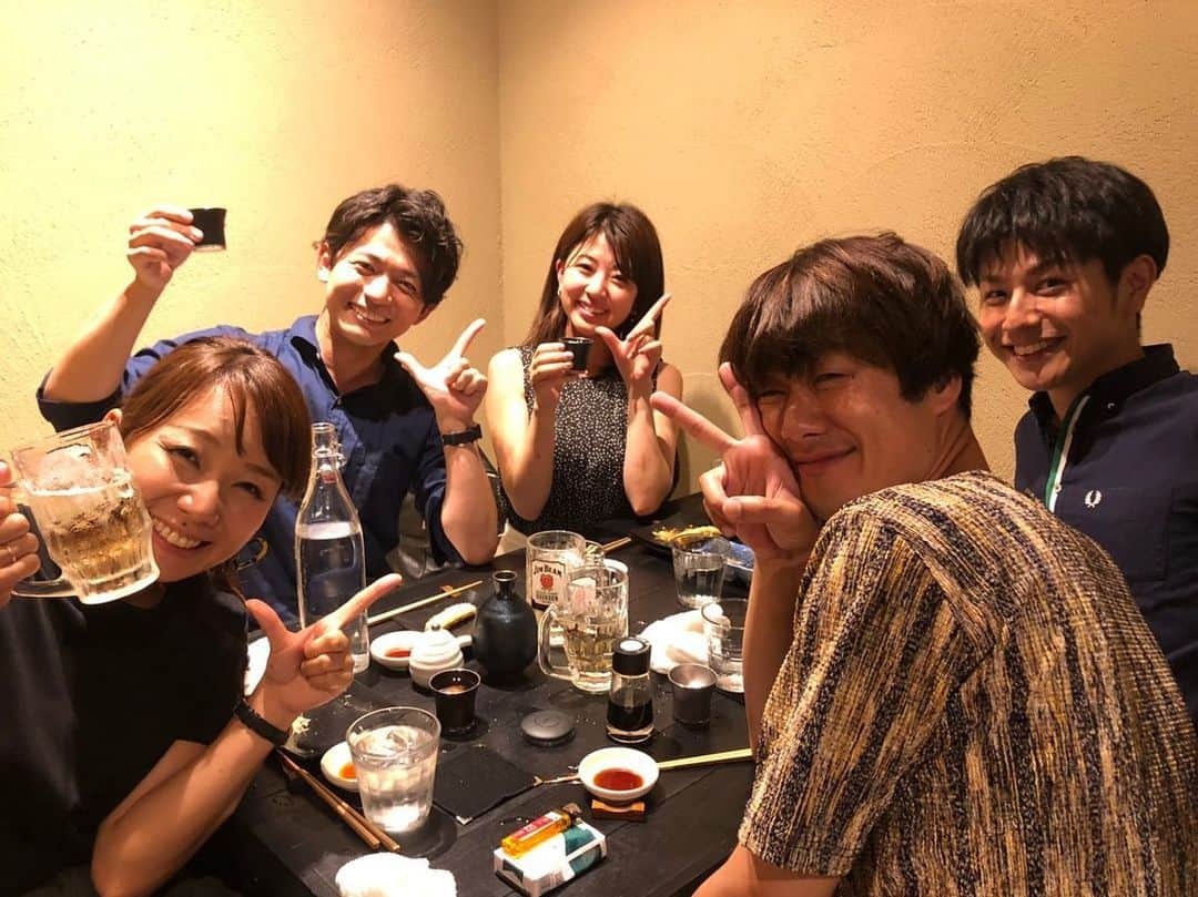 工藤淳之介さんのインスタグラム写真 - (工藤淳之介Instagram)「少し前の、ある夜のこと… 出演者だけでのなじラテ決起集会を開催。 番組への熱い思い、改善点について語り合いました。 でもたわいない話をしている時間の方が長かったかな。。。笑 ステキなメンバーに恵まれました😌  #新潟駅前 #居酒屋さん #新潟のお酒 #とうもろこしの天ぷら #たくさん飲んで食べた #後半覚えてない  #bsn #土曜昼 #なじラテ #決起集会 #反省会 #未来について語り合う  #英気を養う  #アナウンサー #とりあえずビール #続いてハイボール #料理に合わせて #日本酒  か #ワイン #このパターン多め #顔はめパネルやりがち #工藤淳之介」8月11日 9時44分 - kudojun_nosuke_bsn