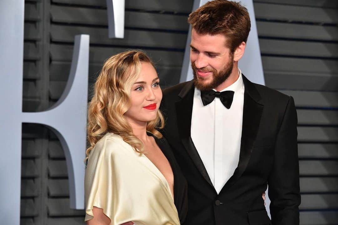 マリクレールさんのインスタグラム写真 - (マリクレールInstagram)「Breaking: #MileyCyrus and #LiamHemsworth have separated. 💔😢 Visit the link for everything we know.」8月11日 9時45分 - marieclairemag