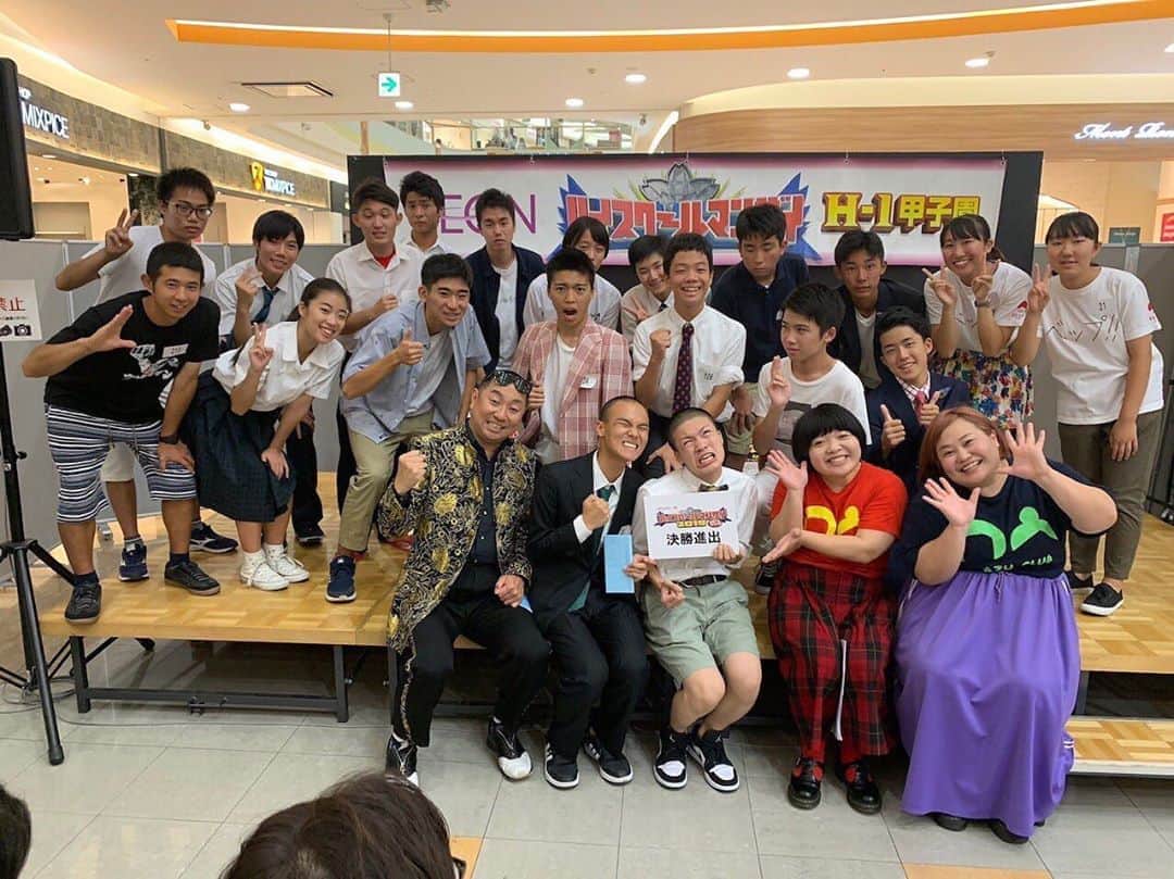 おかずクラブのインスタグラム：「ゆいPです！  昨日はハイスクール漫才の準々決勝のMCをRGさんとやらせていただきましたー！！！ 北九州代表を決める戦いは熱かったです！  負けてしまった子達の顔が今でも忘れられない！  NSCでとがってて、同期のネタ見ても全く笑ってなかった昔の自分を思い出しました。  #ハイスクール漫才」