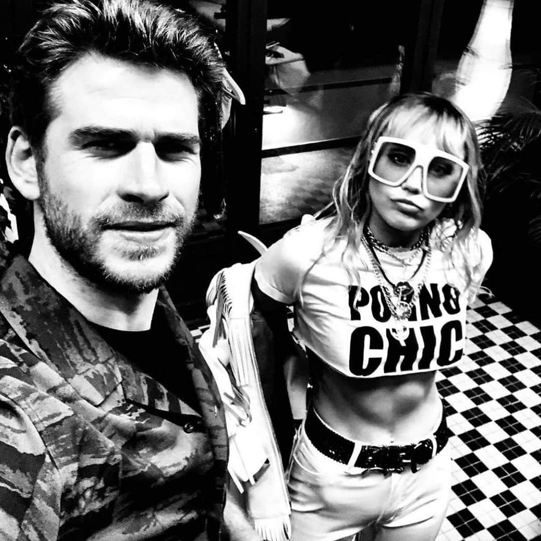 Cosmopolitanさんのインスタグラム写真 - (CosmopolitanInstagram)「Miley Cyrus and Liam Hemsworth just broke up after a year of marriage 😭 Link in bio for the story.」8月11日 9時54分 - cosmopolitan