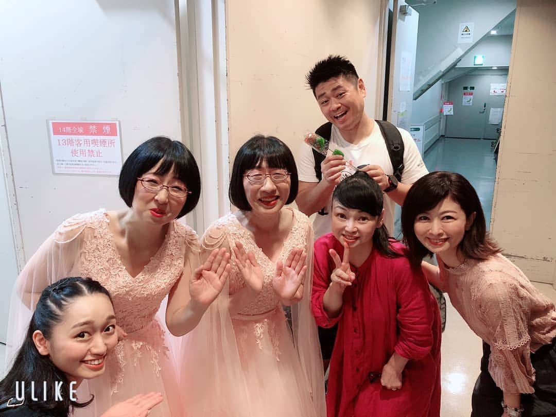 松浦景子さんのインスタグラム写真 - (松浦景子Instagram)「先日、阿佐ヶ谷姉妹さんのライブに行きました👩‍❤️‍👩❤ 面白くて、最後は感動でウルウル🥺  最高でした✨ずっと大好きです💗  年末は大変お世話になりました🙇🙇 #阿佐ヶ谷姉妹 さん #未知やすえ 姉さん#松井愛 さん #中西正男 さん#松浦景子 #新喜劇#吉本新喜劇 #よしもと新喜劇 #歌ウマ #THEW#優勝者 #細かすぎて伝わらないモノマネ #細かすぎて伝わらないモノマネ選手権」8月11日 9時59分 - pinkpinks13