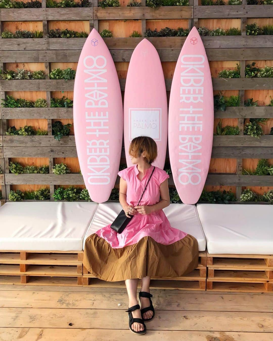 yoka1124さんのインスタグラム写真 - (yoka1124Instagram)「☆☆☆ ・ ・ 連休スタート ・ ・ 海にも行きたいなー🏖 ・ ・ ここ本当に居心地が良かった💗🐰 @underthepalmo.jp ・ ・ ピンクのワンピース @8styleshop さんLINE登録で500円オフだよー ・ ・ ・ ・ ・ ・ ・ #jilsander #8styleshop #underthepalmo #逗子 #森戸海岸 #海 #海の家 #夏 #sea #夏休み #鎌倉 #キレイめカジュアル #大人カジュアルコーデ #花火大会#葉山#hayama #beach#beachlounge#code#coordinate#ootd#今日のコーデ#ママコーデ#ママファッション#男の子ママ#ponte_fashion#大人カジュアル#夏コーデ#大人女子」8月11日 9時59分 - yoka1124