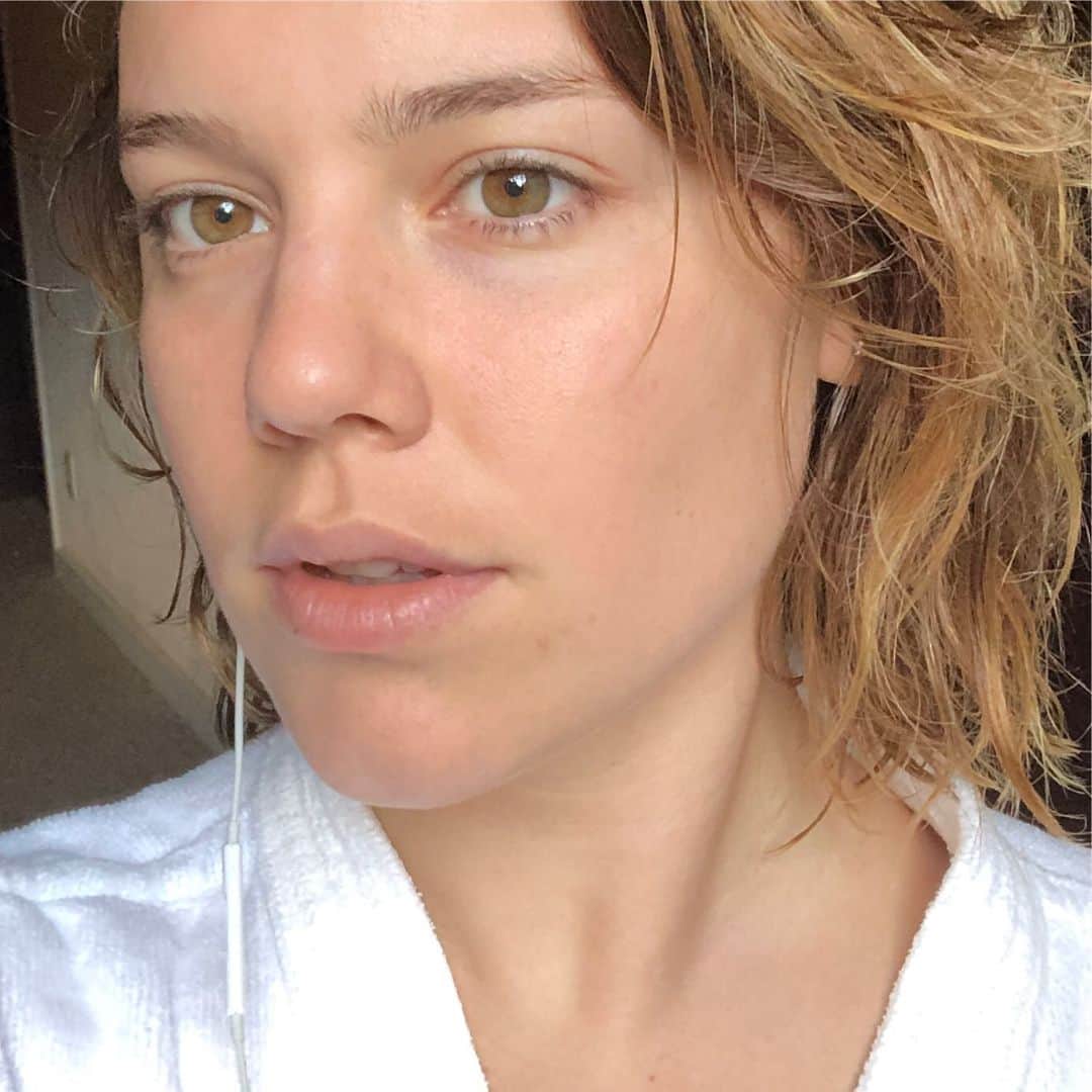 Alice Wegmannのインスタグラム：「obrigada pela graça alcançada @dr.cyro.hirano」