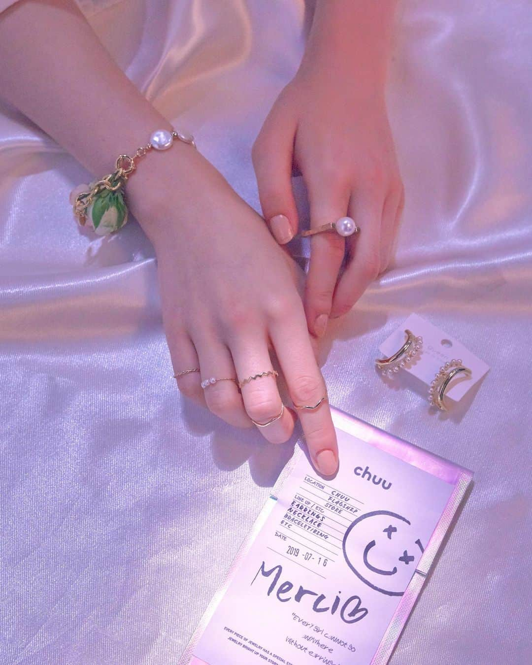 Chuuさんのインスタグラム写真 - (ChuuInstagram)「@chuustore✨✨#chuuseoul」8月11日 10時30分 - chuu_official