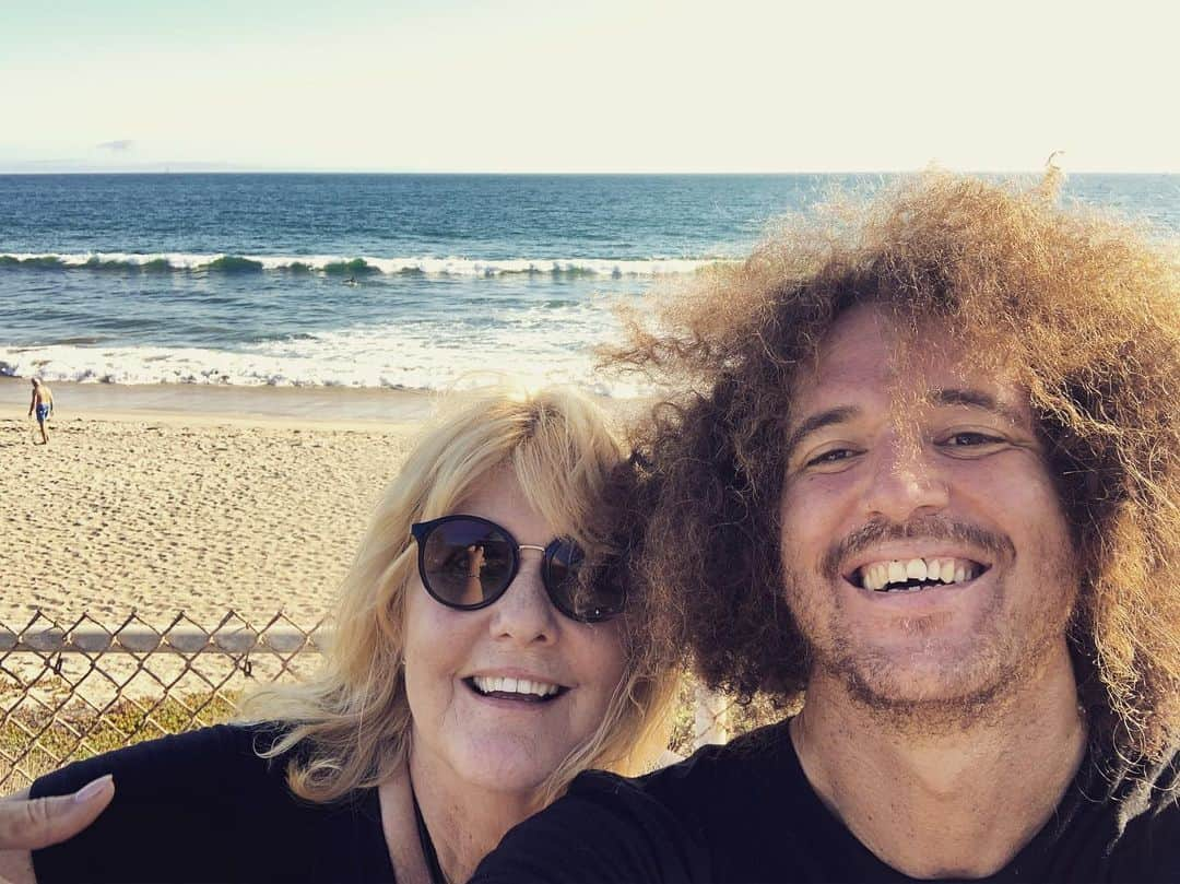 レッドフーさんのインスタグラム写真 - (レッドフーInstagram)「@momfoo took me to this beach everyday in the summer. Love ya! #jedi」8月11日 10時39分 - redfoo