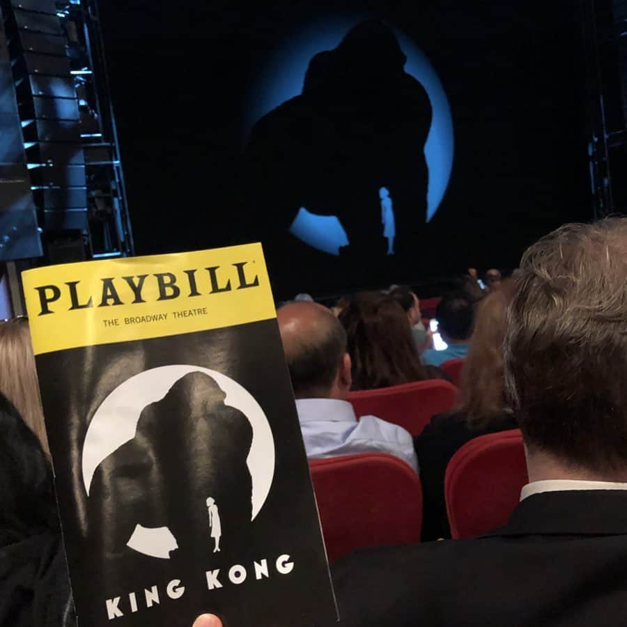 岡田育さんのインスタグラム写真 - (岡田育Instagram)「One more thing! “King Kong the musical” was also nice. I watched it in May and couldn’t be a spoiler before Tony Awards. Today, old story has been updated, both Beauty and the Beast are  roaring together for their dignity. . . @kingkongbway #kingkongbroadway #tonywinners #broadwaymusicals #キングコング #ミュージカルキングコング . . ネタバレ避けようと思って投稿し忘れてたな！ 『キングコング』も良かったんですよ。これまた男尊女卑的時代背景に基づく「古い話」を現代解釈でちゃんと息づかせていた。野獣とともに咆哮する美女！！ 虐げられし高貴な尊厳の回復。または野村萬斎が毎晩本人出演するシン・ゴジラ（笑）。ミュージカルかと問われるとちょっとアレですが、War Horseやアニマトロニクスの好きな人にはおすすめです。」8月11日 10時43分 - okadaic