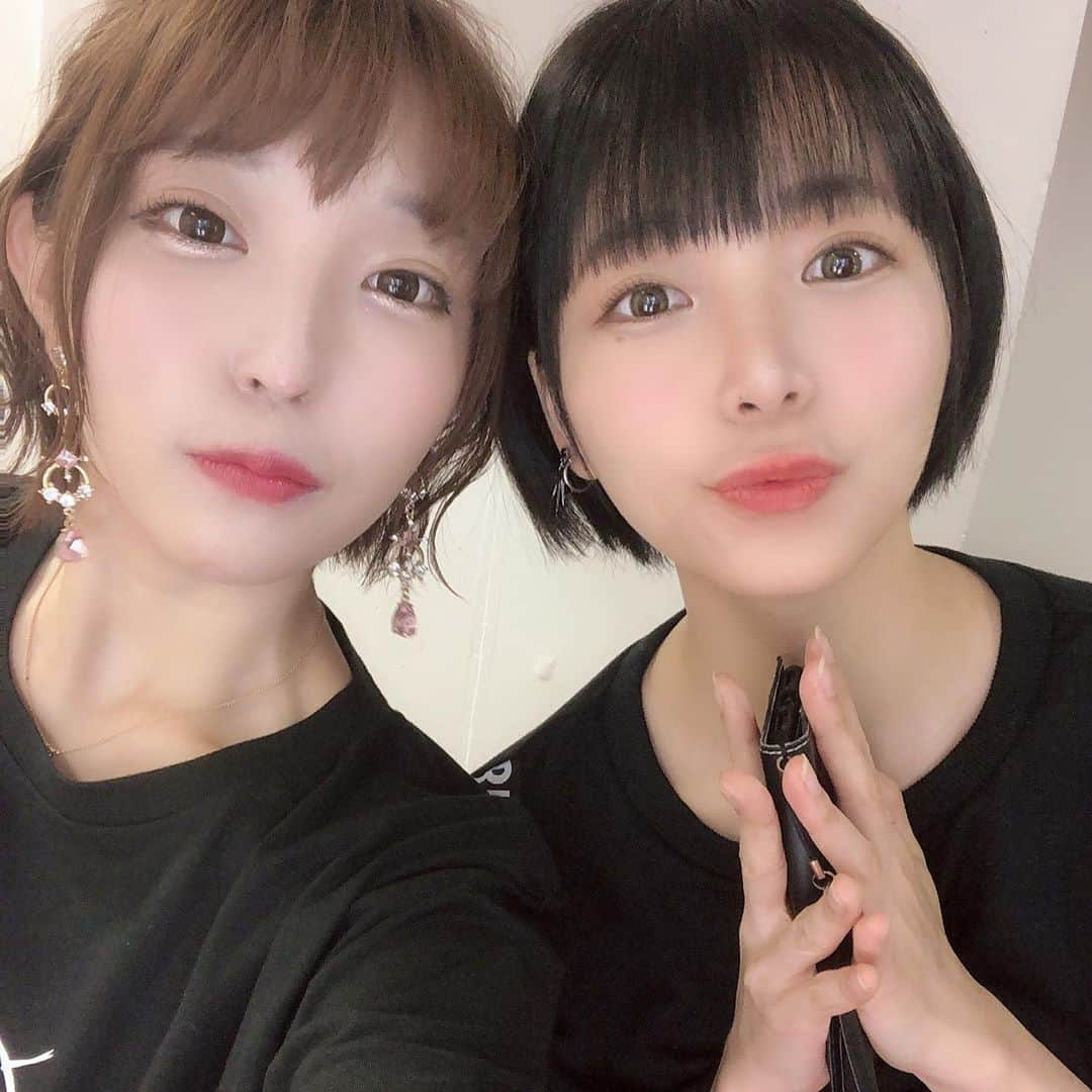 まいてぃ（粕谷まい）さんのインスタグラム写真 - (まいてぃ（粕谷まい）Instagram)「最近のメモリー☺️💭💕 ・ ・ ・ ・ ①はたのゆうちゃんと映画『ミュウツーの逆襲』観に行きました✨👀💕 大号泣だった！念願の初デートです❤ ・ ②らいむちゃんとの❤この日はトランプとかして一緒に遊びました✨らいむちゃんの話し方とか性格が一緒に居て落ち着くの☺️☺️誘ってくれて嬉しかったありがとう❤ ・ ③三田さん✨相談とか沢山聞いてくれて優しくて憧れのマスカッツの先輩😍❤️ ・ ④久しぶりのりさ！話が積もってて時間足りなかったね😭これは第2弾だな！！✨ ・ ⑤~⑦枚目 大好きなシーナさん❤これは収録の時！シーナさんのオリジナルTシャツGETしたので写真撮ってもらった✨可愛い！ ・ ⑧ダンス練後おゆかとに一緒にご飯食べて語った時の✨ ・ ⑨もこ。特に言うことない👶  嘘。大切な人！いつもありがとう❤ ・ ⑩フクロウ …可愛かったので笑 ・ #友達 #仲間 #friend #bff #大好き #宝物」8月11日 10時59分 - maity_0917