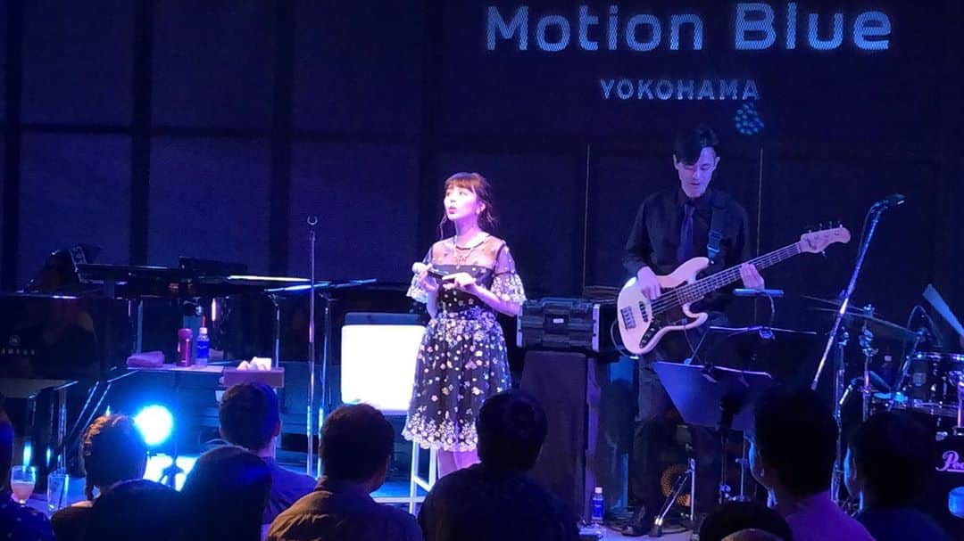 平野綾さんのインスタグラム写真 - (平野綾Instagram)「AYA HIRANO﻿ 1st Musical Concert 2019﻿ 〜Starry✴︎Night〜﻿ ﻿ Motion Blue YOKOHAMA﻿ 2公演目﻿ ﻿ ﻿ 衣装変えました👗﻿ ﻿ 衣装も見ていただきたいのですが、歌っている時の表情も見てほしい！﻿ ﻿ 今回のコンサートは全て芝居歌にしているので、﻿ 瞬時に歌っている役に切り替わる瞬間だったり、﻿ そこから劇場の広がりやセットや空気を思い出していただいたり想像していただいたり…。﻿ とにかく、落ち着いてはいますが臨場感のあるコンサートになっています。﻿ ﻿ 平野綾楽曲も歌うので、その違いを聞いていただくのも楽しいかも！﻿ ﻿ ﻿ ﻿ #ayahirano1stmusicalconcert2019starrynight﻿ #starrynight﻿ #motionblueyokohama #yokohama﻿ #赤レンガ倉庫 #みなとみらい﻿ #ayahirano #平野綾」8月11日 11時00分 - a_ya.hirano