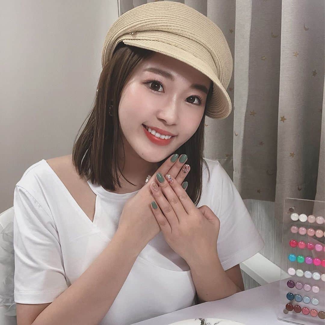 藤川沙弥のインスタグラム：「ɴᴇᴡ ɴᴀɪʟ⸝⸝⸝⸝⸝⸝﻿ ﻿ 最後の夏ネイルという事で﻿ 今回は色もデザインも﻿ 全部 @harupy_nail にお任せ❤︎﻿ ﻿ ミントグリーンが可愛い💚﻿ ﻿ 次に💅🏻する時はもぅ秋ネイルだなあ🍠﻿ ﻿ ﻿ 神戸のサロンと大阪のプライベートサロンで﻿ ネイル予約できるみたいです🌸﻿ ﻿ 神戸サロンは﻿ プロフィールから飛べるサイトにて！﻿ 大阪サロンはDM✉︎で予約がとれるよ𓂃♥﻿ ﻿ ﻿」