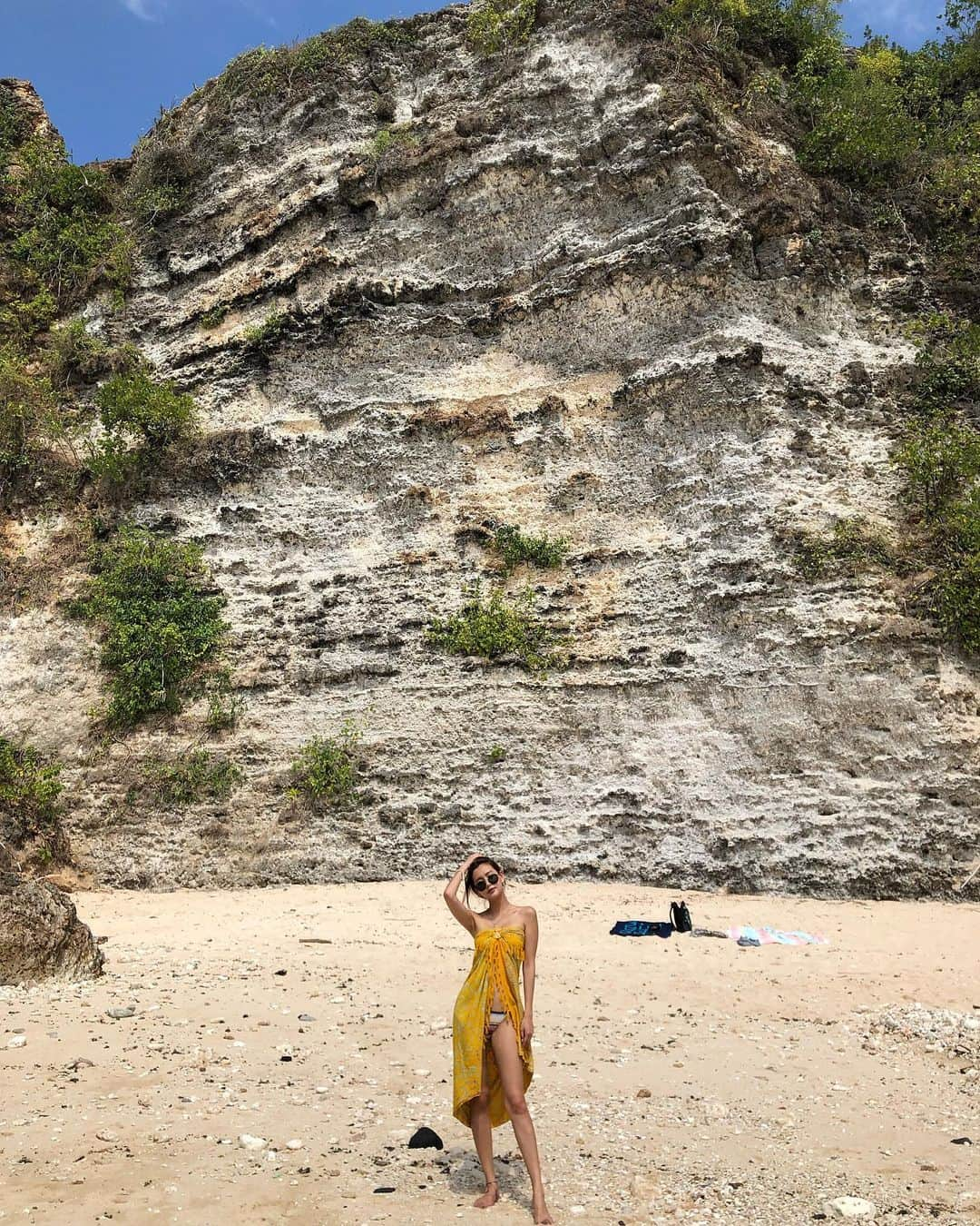 ソンシンさんのインスタグラム写真 - (ソンシンInstagram)「우리숙소 바로앞에 프라이빗 비치💙 지나가다 찍어도 배경이🥰 길가다 만원주고산 원피스까지 히히 #울루와뚜 #발리여행」8月11日 16時37分 - sungshin_p