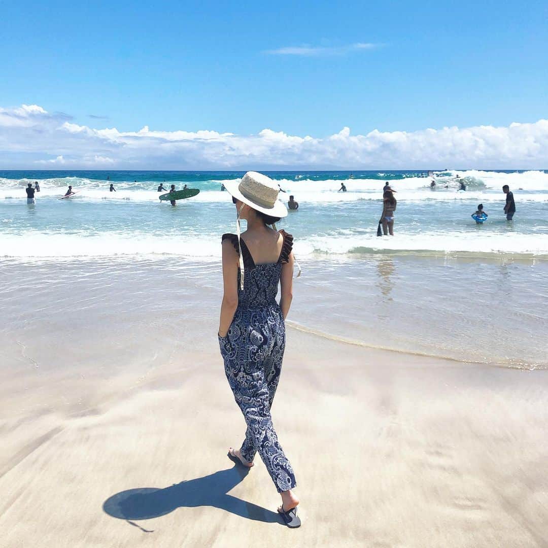 のインスタグラム：「it's summer vacation☀︎﻿ #shirahama #shirahamabeach #izu #enjoysummer #itssummertime #chapeaud_o #ootd #summerstyle ﻿ ・﻿ ・﻿ ・﻿ ﻿ なつぅーーーーーー☀︎ ﻿ ﻿ ・﻿ ・﻿ ・﻿ #夏休み﻿ #お盆休み ﻿ #伊豆﻿ #白浜﻿ #激混み」