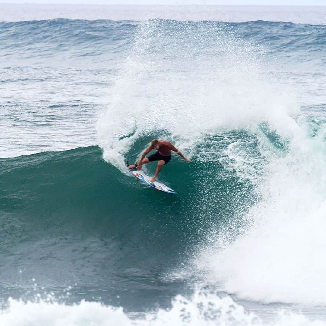 surflineさんのインスタグラム写真 - (surflineInstagram)「How to Beach Freely with Mick Fanning? “As surfers, we’re selfish,” The 3X World Champ says. “We have one thing we want to get done during the day and that’s to go for a surf. But there’s the other side of it: where the ocean and beach is such a healing place... where it rejuvenates you and gives you strength to keep going.” Head to the site for the full edit and more insight from Mick | @reef 📷: @lieberfilms」8月11日 11時08分 - surfline