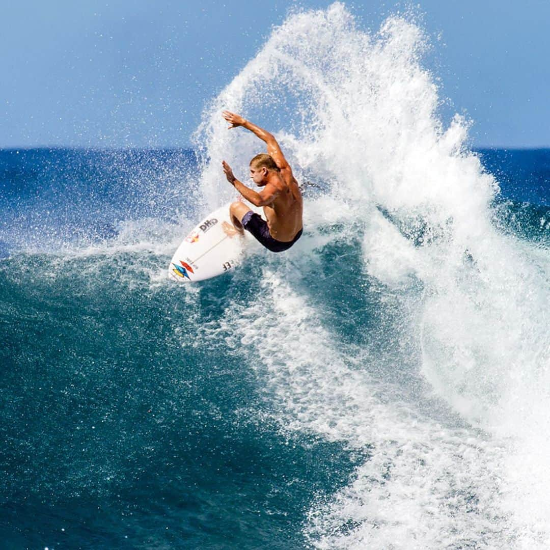 surflineさんのインスタグラム写真 - (surflineInstagram)「How to Beach Freely with Mick Fanning? “As surfers, we’re selfish,” The 3X World Champ says. “We have one thing we want to get done during the day and that’s to go for a surf. But there’s the other side of it: where the ocean and beach is such a healing place... where it rejuvenates you and gives you strength to keep going.” Head to the site for the full edit and more insight from Mick | @reef 📷: @lieberfilms」8月11日 11時08分 - surfline