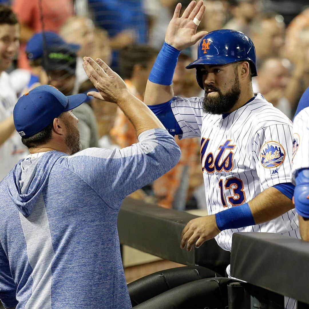 ニューヨーク・メッツさんのインスタグラム写真 - (ニューヨーク・メッツInstagram)「First career home run? @lguillorme13 is CLUTCH. 💪 #LGM #Mets #RaiseTheApple🍎」8月11日 11時16分 - mets