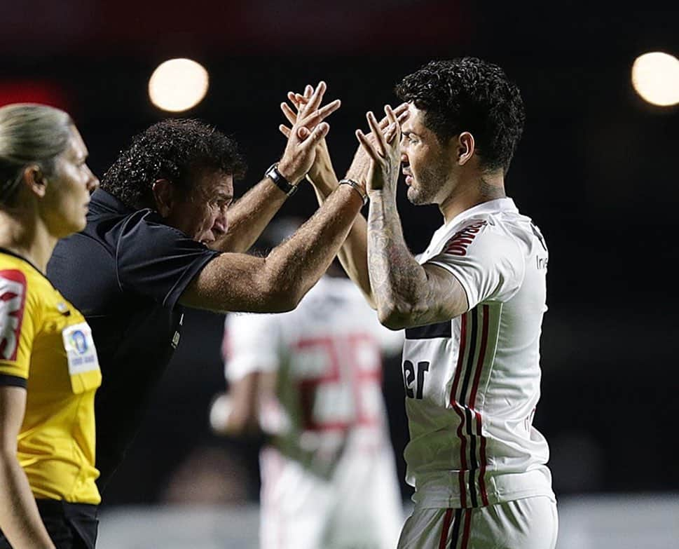 São Paulo FCさんのインスタグラム写真 - (São Paulo FCInstagram)「O espírito de lutar até a última bola, até o último segundo. Juntos! #VamosSãoPaulo 🇾🇪 ⠀⠀⠀⠀⠀⠀⠀⠀⠀ 📸 Rubens Chiri e Paulo Pinto / saopaulofc.net」8月11日 11時18分 - saopaulofc