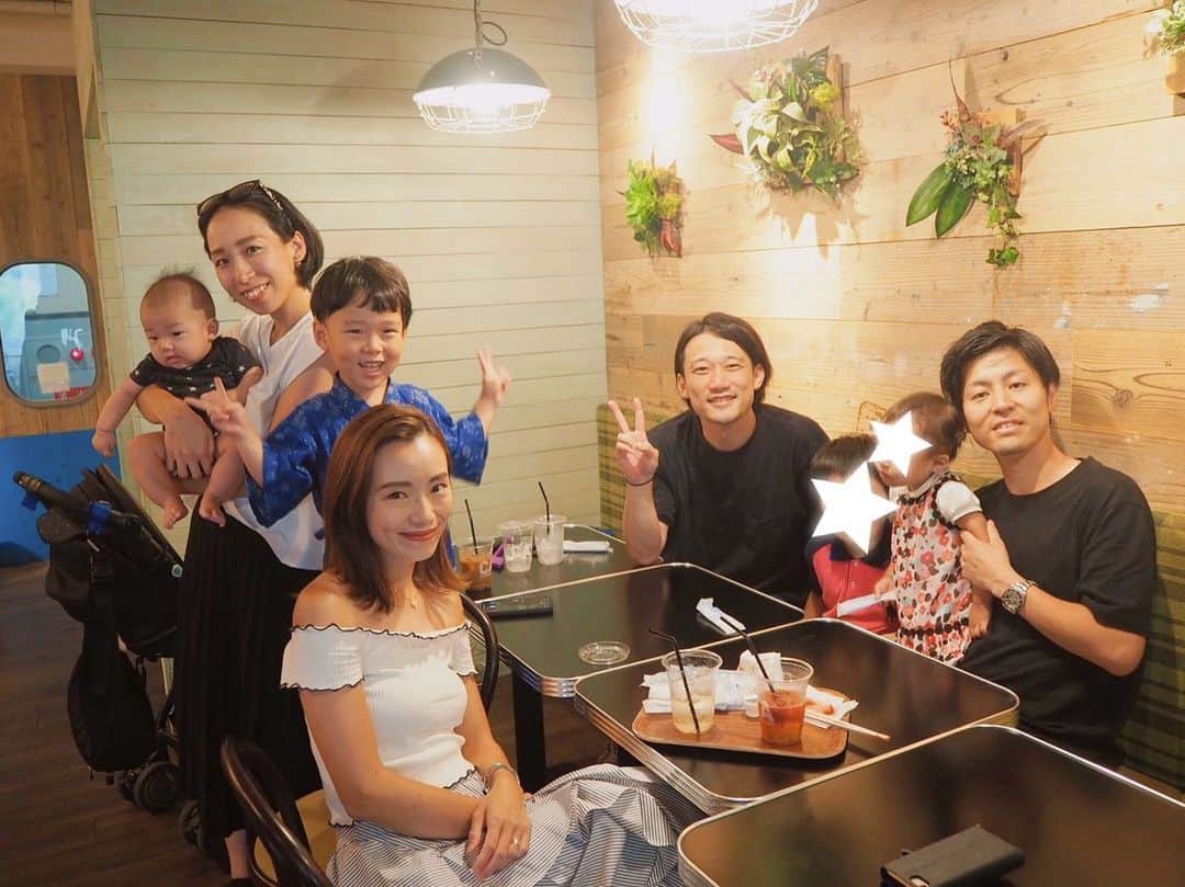 のインスタグラム：「かなちゃんfamが来阪✨﻿ ﻿ 家族同士で会うの初めてだったけど、﻿ 子どもも親も壁作らないタイプが勢ぞろいしてたせいか一瞬で仲良くなったよw🤣﻿ ﻿ かなちゃんの息子くんすっごく面白くてYUSEIもツボってた😊﻿ ﻿ またいつでも来てね✨✨﻿ ありがとう！！﻿ ﻿ ﻿ _____________﻿ ﻿ #家族同士 #ブロガー仲間」
