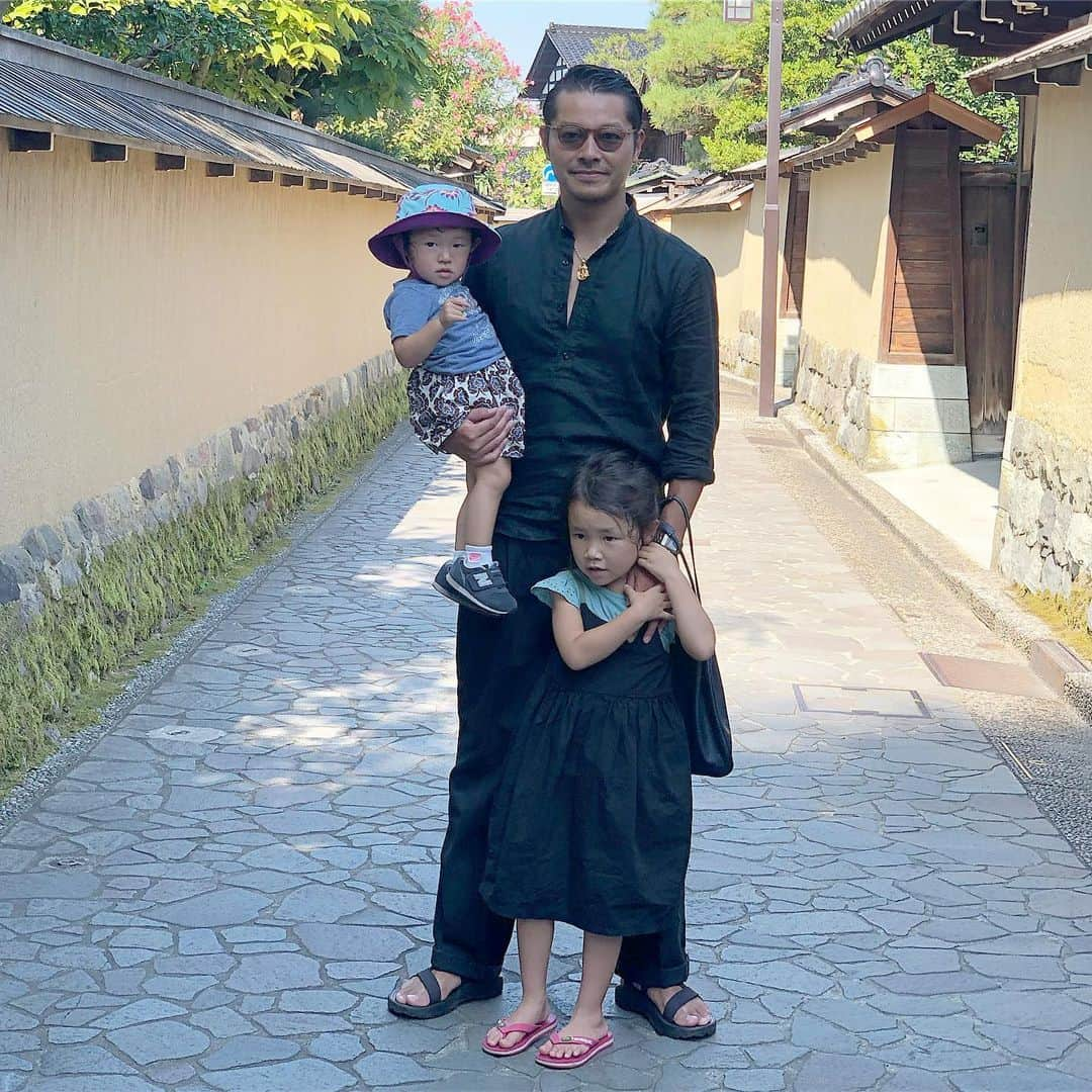 高田朋佳さんのインスタグラム写真 - (高田朋佳Instagram)「“family trip!!” ———————————————————————— #lifestyle #fashion #mensfashion #menswear #mnswr #mensstreetstyle #streetstyle #streetfashion #menwithstyle #menwithclass #menwithstreetstyle  #classicstyle #mensclothing #vintage #vintagefashion #vintagestyle #newclassic  #modernclassic」8月11日 12時06分 - tomoyoshi_takada