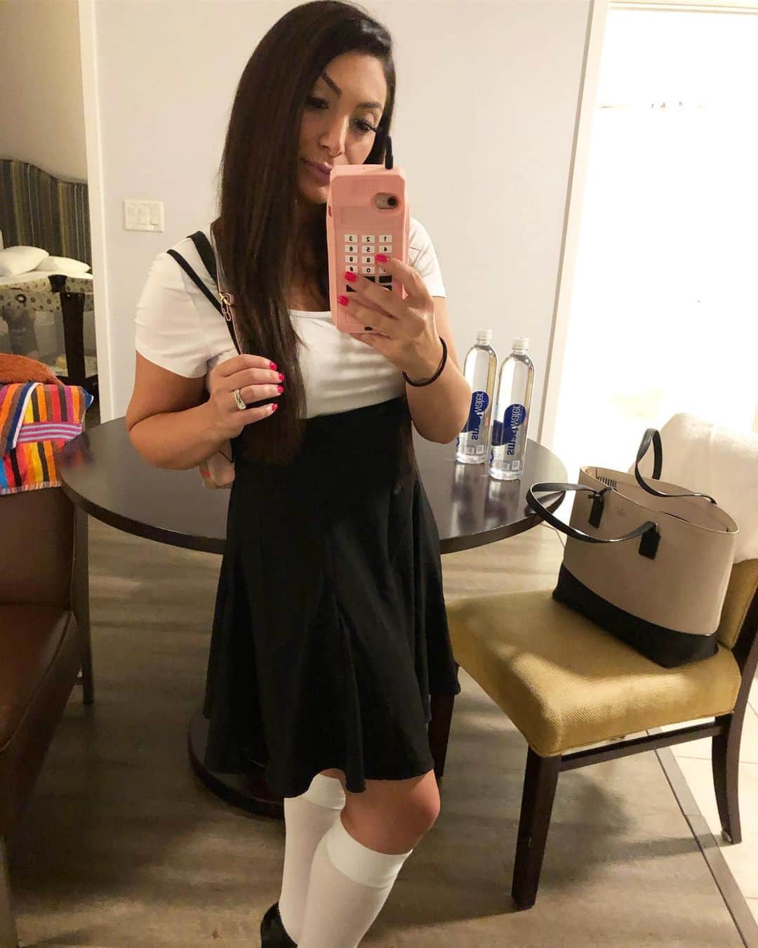 ディーナ・ニコール・コルテーゼのインスタグラム：「90s vibes #heartsofreality2019 #heartsofreality」