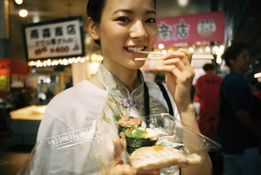 織田梨沙さんのインスタグラム写真 - (織田梨沙Instagram)「寿司と織田🍣 📷 by @kitashindenf」8月11日 12時10分 - oda_lisa