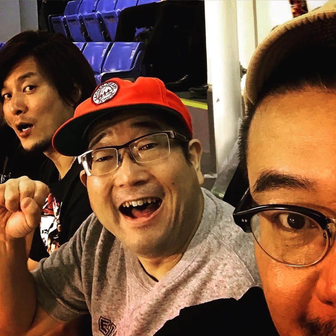 のインスタグラム：「よろしくお願いします😍😍 すんげーツアーになりそー🙆‍♂️ 👉👉【サンボマスター　デカスロン ～強敵と書いて友と呼ぶ～】 ▼最速プレオーダー 受付期間：8/10(土)12：00～8/18(日)23：59 受付URL： https://eplus.jp/sambomaster/　 結果確認日・入金受付期間：8/21(水)13：00～8/24(土)18：00 枚数制限：お1人様1公演につき4枚まで 発券開始：9/28(土)14：00～ ★受付には、チケット販売会社ｅ＋(イープラス)のプレオーダーシステム(抽選制)を利用いたします。 ★お申込み時、ｅ＋(イープラス)の会員登録(無料)が必要になります。」