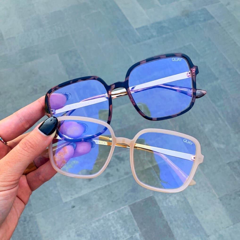 quayaustraliaさんのインスタグラム写真 - (quayaustraliaInstagram)「Don’t quit your 9 TO 5 💼 Keep your eyes in the clear on and off the job with these totally on-trend blue light frames—tap to shop all three colours 👩‍💻 #QUAYAUSTRALIA」8月11日 12時37分 - quayaustralia