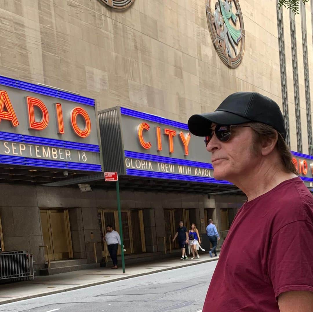 ジョン・フォガティさんのインスタグラム写真 - (ジョン・フォガティInstagram)「Look who’s coming to New York City next week! Come celebrate My 50 Year Trip with us at Radio City Music Hall. Bringing the Woodstock vibes and memories. Then we’re off to Bethel to step on the same sacred ground 50 years later. Hopefully this time it won’t be 2:30 in the morning! ✌🏻🌼🌸 #woodstock #1969 #radiocity @radiocitymusichall @bethelwoodscenter」8月11日 12時51分 - johnfogerty