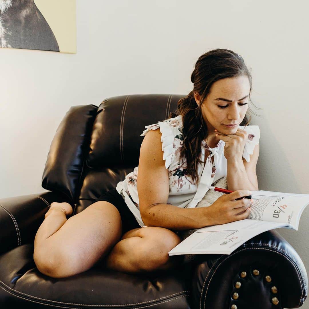 Camille Leblanc-Bazinetさんのインスタグラム写真 - (Camille Leblanc-BazinetInstagram)「You ask FOR it and HERE they ARE! 🙌🏽♥️🤗 “  HARD COPY of the 90 days shoulder PREHAB REHAB “  HARD COPY of the jumpstart to health book 30 days no equipment workout (follow along with video) 30 days mindset exercises  30 days nutrition plan “  GET your copy before they are all gone ferocefitness.com 🙌🏽⭐️ @feroce_fitness_」8月11日 12時45分 - camillelbaz