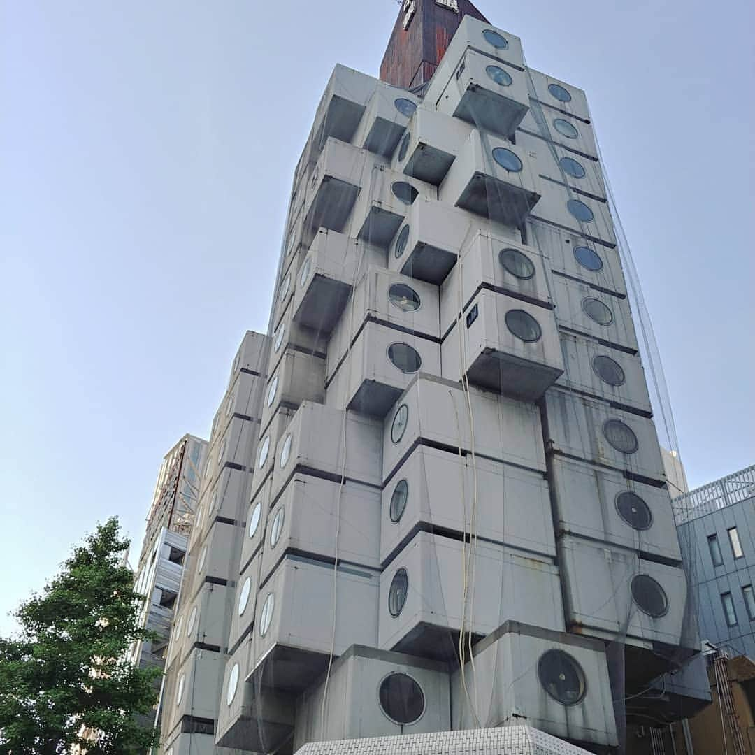 Ami Yamato（ヤマトアミ）さんのインスタグラム写真 - (Ami Yamato（ヤマトアミ）Instagram)「Hey comic book movie fans. Recognise this? . . . #japan #tokyo #nagakin #nagakincapsuletower #capsulehotel #marvel #xmen #wolverine #thewolverine #hughjackman #日本 #東京 #marvel #comicbooks #filminglocation」8月11日 13時03分 - amiyamato