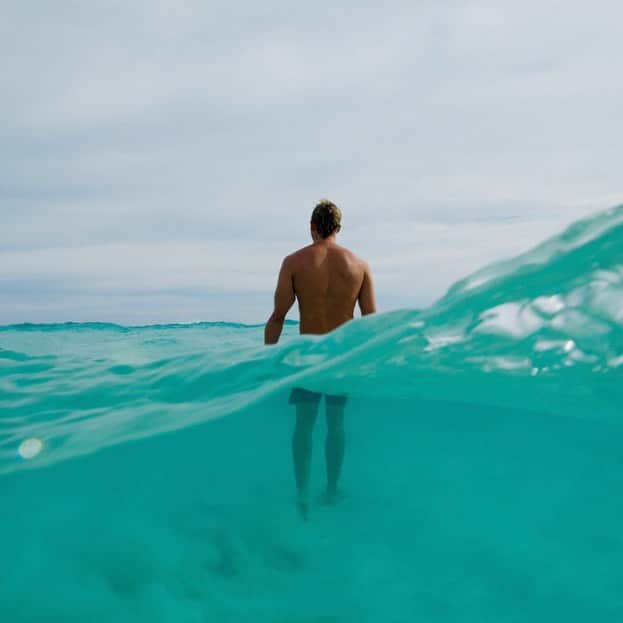 のインスタグラム：「#surfersformaunakea」