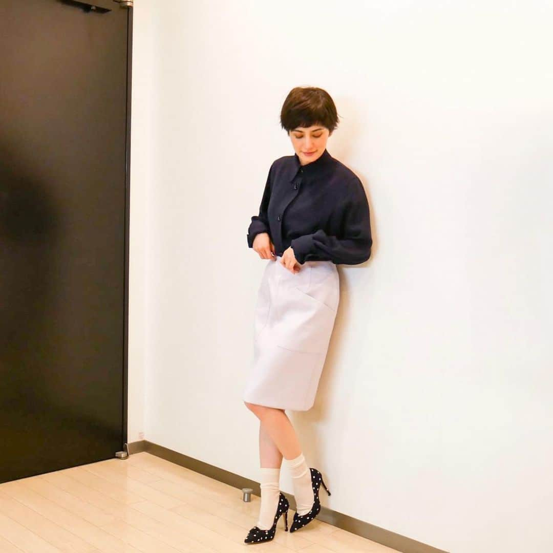 ホラン千秋さんのインスタグラム写真 - (ホラン千秋Instagram)「_﻿ 『Nスタ』衣装です👗💓﻿ ﻿ 1枚目﻿ TOPS...Otto FABIA for work style﻿ ﻿ 2枚目﻿ ONE PIECE...INED﻿ ﻿ 3枚目﻿ TOPS...RAW FUDGE﻿ ﻿ 4枚目﻿ TOPS...ASPESI﻿ SKIRT…TIENS ecoute﻿ ﻿ 5枚目﻿ TOPS…Unaca noir﻿ PANTS…Unaca﻿」8月11日 13時21分 - chiakihoran_official