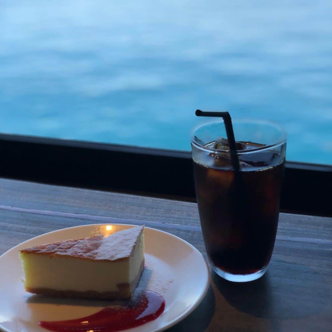 木本泉さんのインスタグラム写真 - (木本泉Instagram)「-﻿ 舟屋を改装したカフェ⛵️﻿ ﻿ 水が綺麗すぎてびっくり👀泳ぎたくなる。﻿ 加工なしでiPhoneでこんなに綺麗なので、すごい🌊﻿ ﻿ チーズケーキも美味しかった🧀﻿ ﻿ #inecafe#cafe#伊根#舟屋#丹後半島#izumi_trip」8月11日 13時43分 - izumikimoto