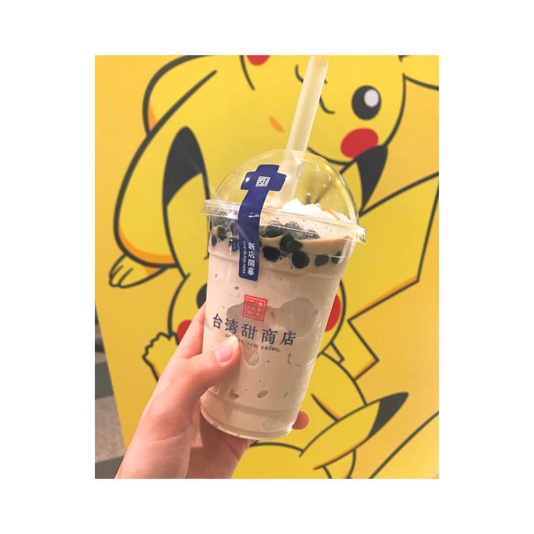 森脇加奈子のインスタグラム：「． 意外とタピ活しているのだ⚡️ #台湾甜商店 #ピカチュウ大量発生チュウ  #ピカチュウかわええな」