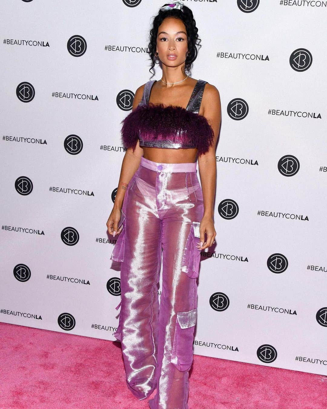 Draya Micheleさんのインスタグラム写真 - (Draya MicheleInstagram)「@beautycon LA today .... 💗🎟💋 Outfit @lionneclothing」8月11日 13時38分 - drayamichele