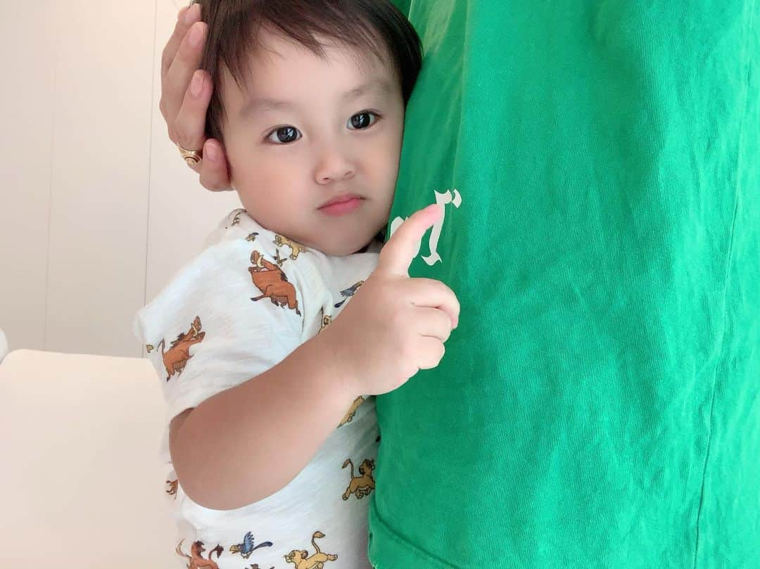 アレクサンダーさんのインスタグラム写真 - (アレクサンダーInstagram)「僕のアレクでしゅ👶❤️ #パパ #暑すぎる #引きこもります」8月11日 13時42分 - alexanderfriends