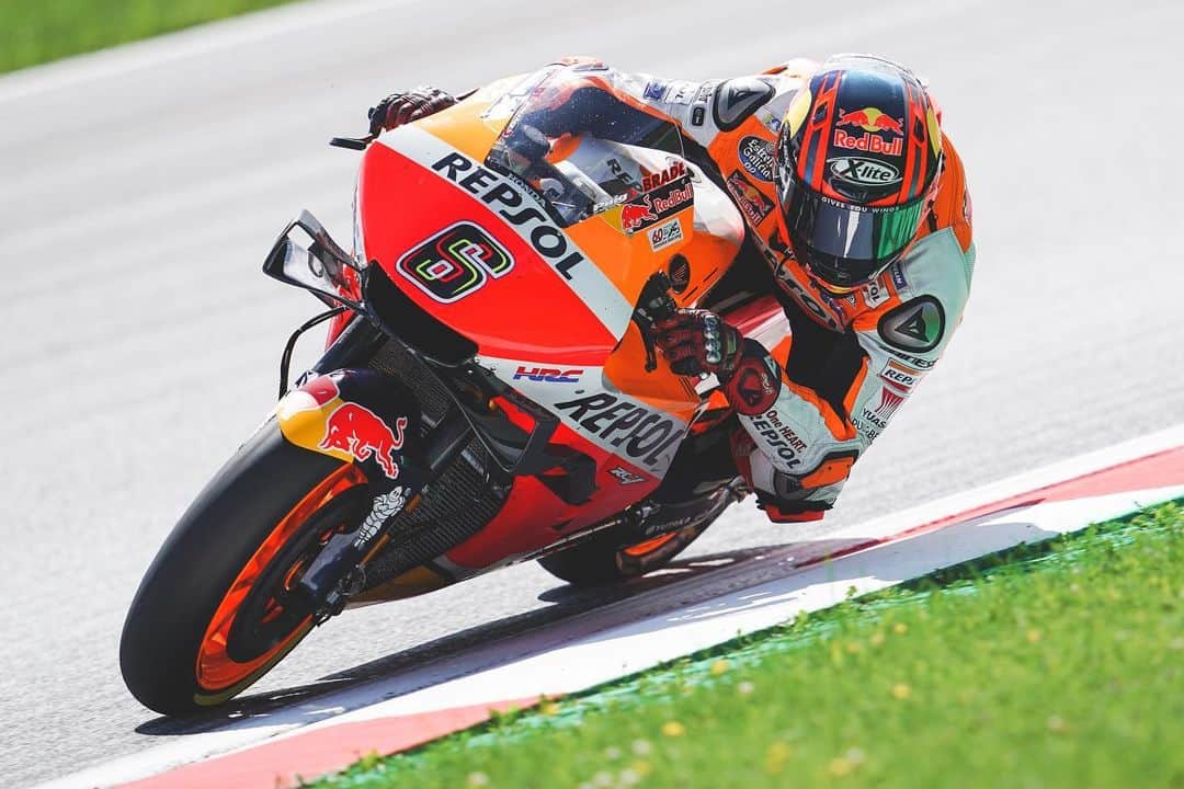 レプソル・ホンダのインスタグラム：「Race day. Attack time. ⏰ ⠀⠀⠀⠀⠀⠀⠀⠀⠀ #AustrianGP #25RepsolHonda #Repsol #MotoGP #Honda #Racing #RepsolHonda #HRC #RC213V #SB6 #StefanBradl #ThePowerOfDreams #Motorcycle #Austria #RedBull #ComeBack」