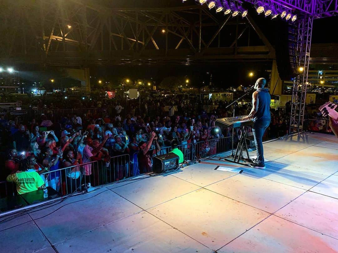 ブライアン・マックナイトさんのインスタグラム写真 - (ブライアン・マックナイトInstagram)「Thank you for tonight Peoria we had the greatest time with you can’t wait to come back #brianized #iloveourlife #mrandmrsmcknightworldtour19 #whitebeardmovement」8月11日 13時46分 - brianmcknight23