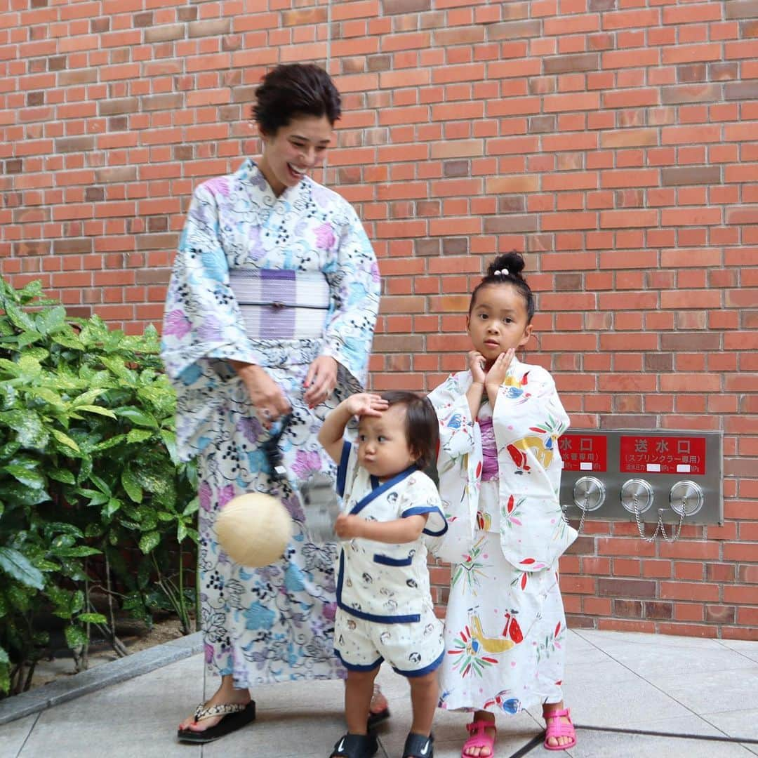 正中雅子さんのインスタグラム写真 - (正中雅子Instagram)「淀川の花火大会へ🎐👘 * 日本の夏は、花火は絶対に見たい！やっぱり最高に綺麗だった🧡 * 娘とは花火はもちろん浴衣を着る楽しみを、息子は1時間ずーっと花火を楽しそうに鑑賞していました♡ * 今年も見ることが出来て嬉しかった！ * #淀川花火大会#花火#花火大会」8月11日 13時57分 - masacoshonaka