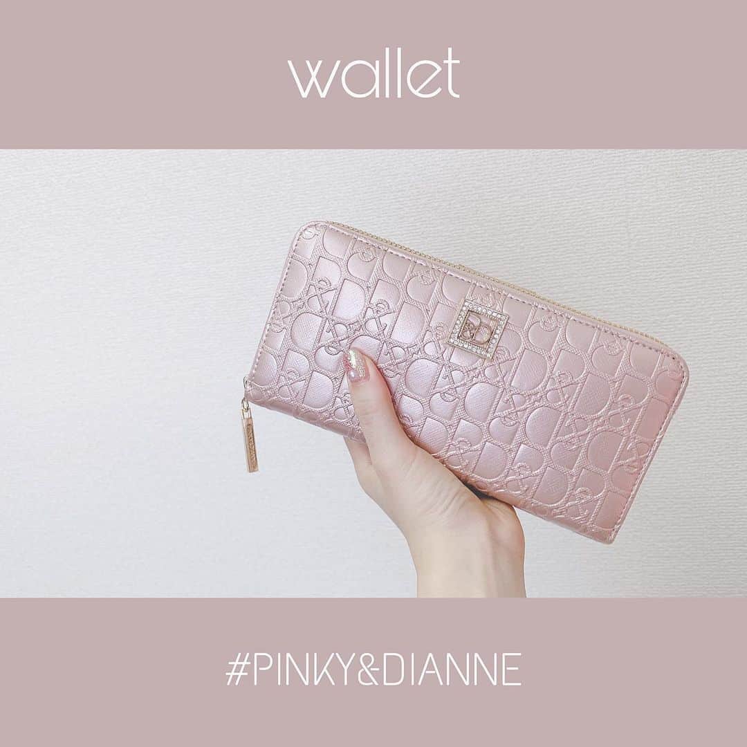 小倉月奏さんのインスタグラム写真 - (小倉月奏Instagram)「⠀ ⠀ ♡ おさいふ ♡ ⠀ 三つ折りだとやっぱ小さいから 久しぶりに長財布に変えました〜✨ ⠀ ネットで検索してたら可愛いなって思って PINKY&DIANNE のお財布に。 大人っぽい、、、♡ ⠀ #pinkyanddianne #wallet #pink  #お財布 #ピンキーアンドダイアン ⠀ ⠀」8月11日 14時13分 - ogurarunon