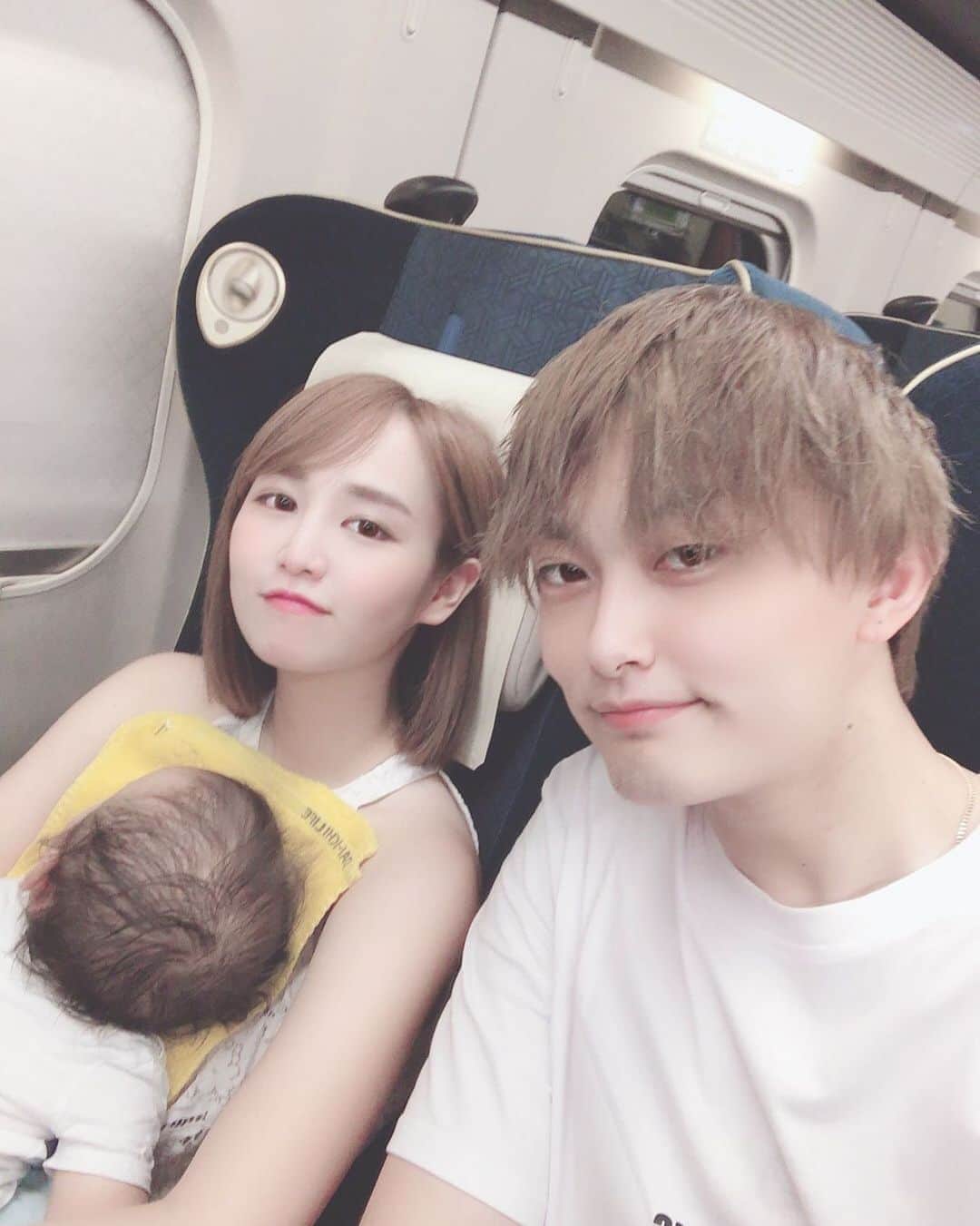 のインスタグラム：「お出かけ〜。 #汗だく」