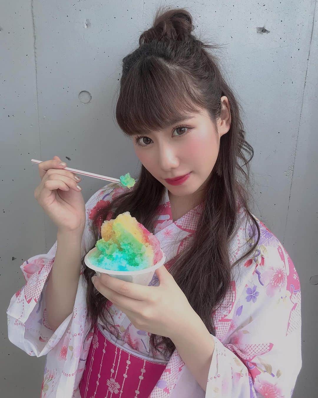 石田優美さんのインスタグラム写真 - (石田優美Instagram)「﻿ ﻿ ﻿ 💗🍧﻿ ﻿ ﻿ ﻿ #浴衣﻿ #ピンク﻿ #ハーフ団子  #かき氷 #レインボー」8月11日 14時17分 - yu_mi_1012