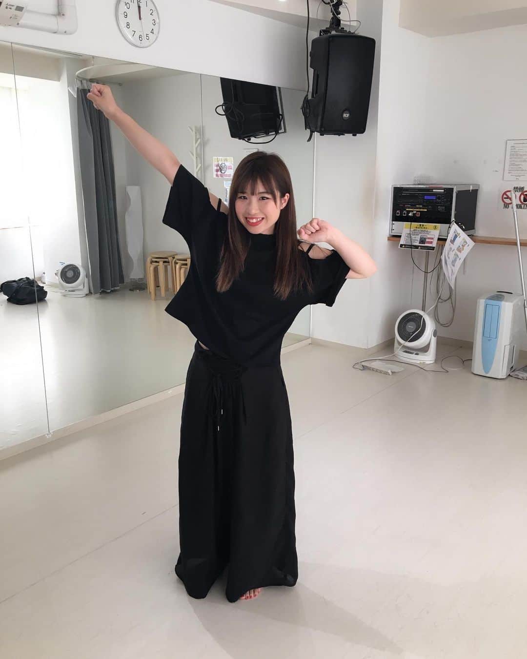 鈴木美南海さんのインスタグラム写真 - (鈴木美南海Instagram)「今日のレッスン終わりにパシャり📷✨ すごく楽しかったし勉強になったしでよき🤗 もっともっと磨くよーん☺️💕 よっし！これからお仕事です😆 行って参る！！ #鈴木美南海 #女優 #女優の卵 #役者 #役者志望 #22歳 #夢 #叶える #芸能事務所 #newgatetokyo #所属 #レッスン #勉強 #お洒落さんと繋がりたい #おしゃれ #おしゃれ好き #舞台 #映像」8月11日 14時24分 - u_minami_official