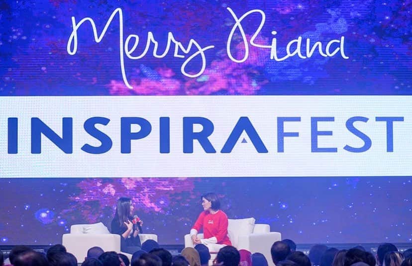 Prilly Latuconsinaさんのインスタグラム写真 - (Prilly LatuconsinaInstagram)「Thank you for the opportunity to share my story in Inspirafest yesterday ka @merryriana ! I hope my story can inpire anyone who came yesterday! Just want to tell everyone that its okay to feel not okay! You don’t have to feel okay all the time! If you feel upset, angry, or even sad, don’t be afraid to feel it! Sometimes we need to enjoy the pain and learn from it! Just keep going, don’t ever give up because you can catch your dream no matter how hard it is as long as you work hard and believe in yourself! ❤️」8月11日 14時25分 - prillylatuconsina96