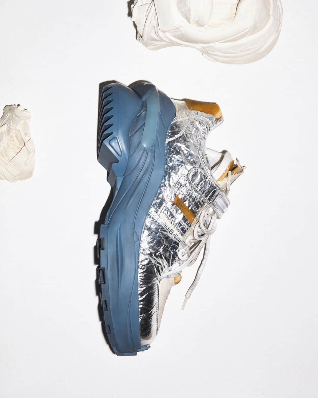 Maison Margielaさんのインスタグラム写真 - (Maison MargielaInstagram)「#MaisonMargiela #RetroFit sneakers AW19 Pre-Collection 📸 by @Farfetch」8月11日 14時25分 - maisonmargiela