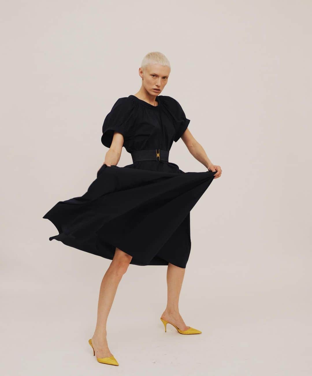 マーティン グラントのインスタグラム：「MARTIN GRANT Resort SS20 Look 27, navy ballon sleeve maxi Dress with Belt.」