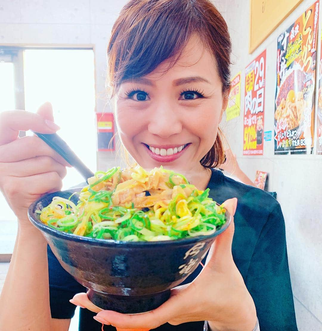 重太みゆきさんのインスタグラム写真 - (重太みゆきInstagram)「今日は大片付け‼️すた丼でスタミナつけて午後もがんばりまーす！！！エネルギー充電🔋😊❤️#重太 #重太みゆき #印象道 #印象評論家 #すた丼 #片付け #スタミナ」8月11日 14時39分 - shigetamiyuki