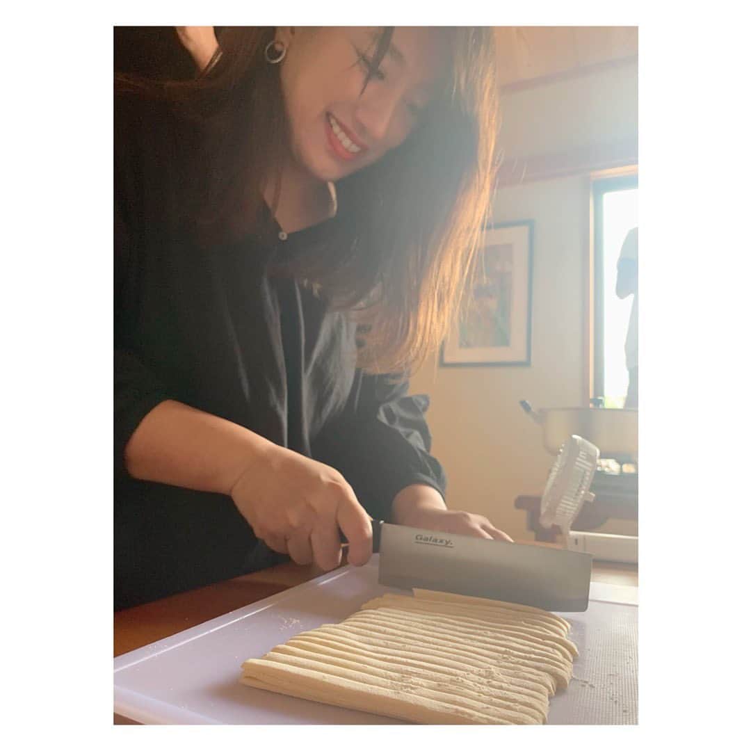 大久保涼香さんのインスタグラム写真 - (大久保涼香Instagram)「先日の夏旅の写真📷  甲府生まれだし 山梨には親戚もいるから 何度も行っているけれど これは初体験でした！ ************** #ほうとう作り体験 #ほうとう #何度も食べているけれど #作るのは初めて #うどんとの違い #塩の有無 #勉強になった #美味しかった #山梨 #夏旅 #summer2019 #hoto #localnoodle #myfirsttime #cookingexperience #goodtaste  #yamanashi #japan」8月11日 14時47分 - sayaka_okubo